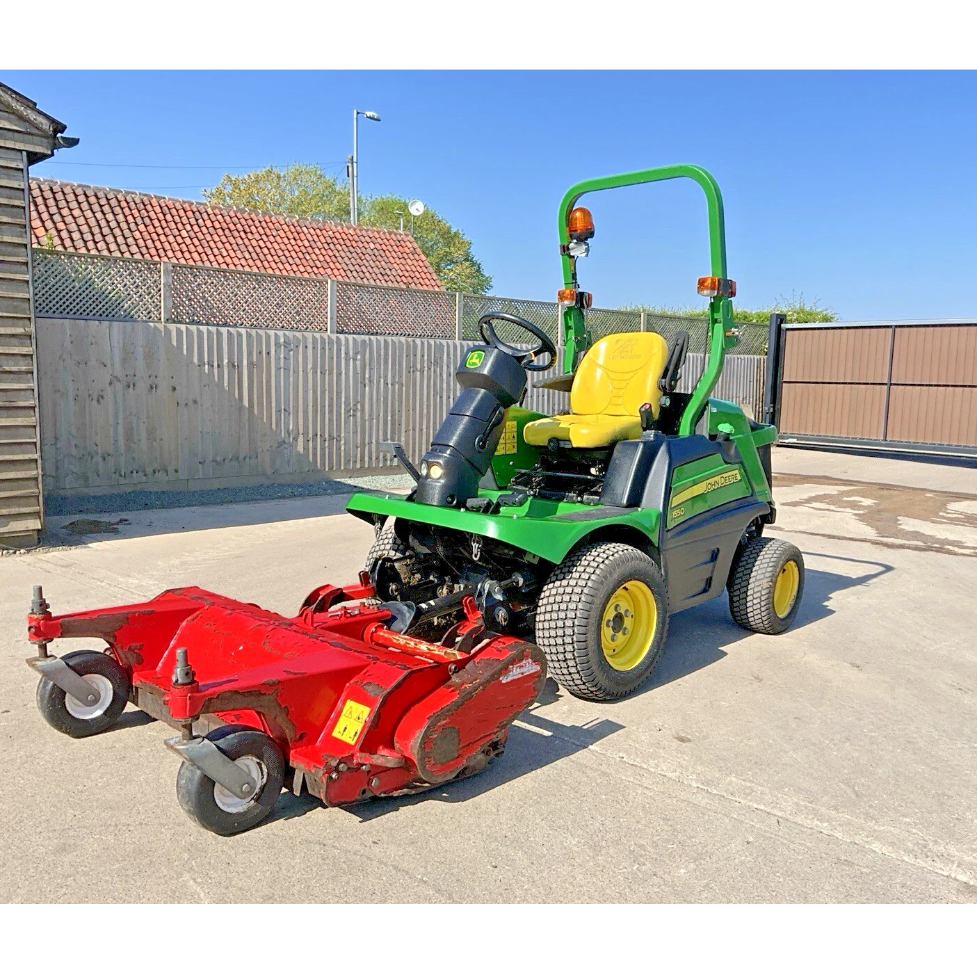 2018 JOHN DEERE 1550 OUTFRONT DIESEL RIDE ON LAWN MOWER WITH TRIMAX FLAIL